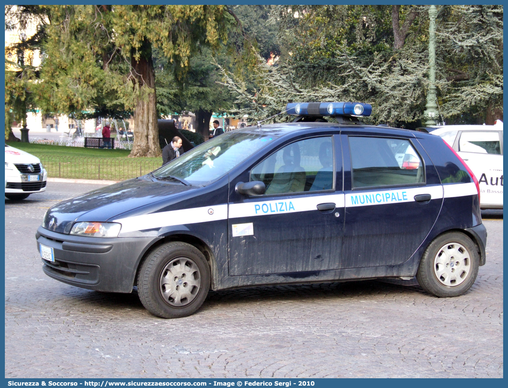 Polizia Locale YA829AC
Polizia Locale
Comune di Verona
Fiat Punto II serie
Parole chiave: Polizia;Locale;Municipale;Verona;Fiat;Punto;YA829AC