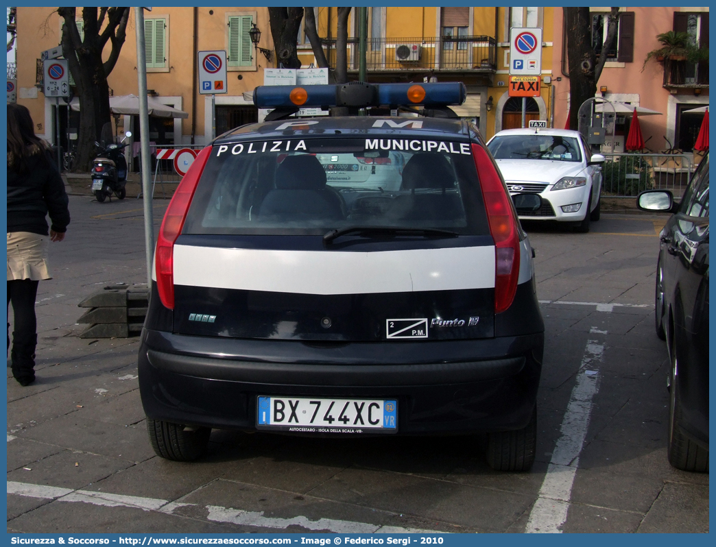 -
Polizia Municipale
Comune di Isola della Scala
Fiat Punto II serie
Parole chiave: PL;P.L.;PM;P.M.;Polizia;Locale;Municipale;Isola della Scala;Fiat;Punto