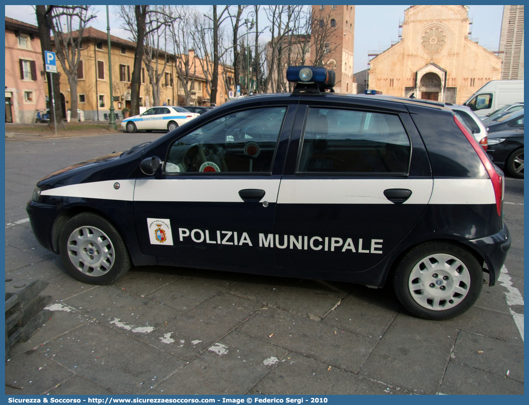 -
Polizia Municipale
Comune di Isola della Scala
Fiat Punto II serie
Parole chiave: PL;P.L.;PM;P.M.;Polizia;Locale;Municipale;Isola della Scala;Fiat;Punto