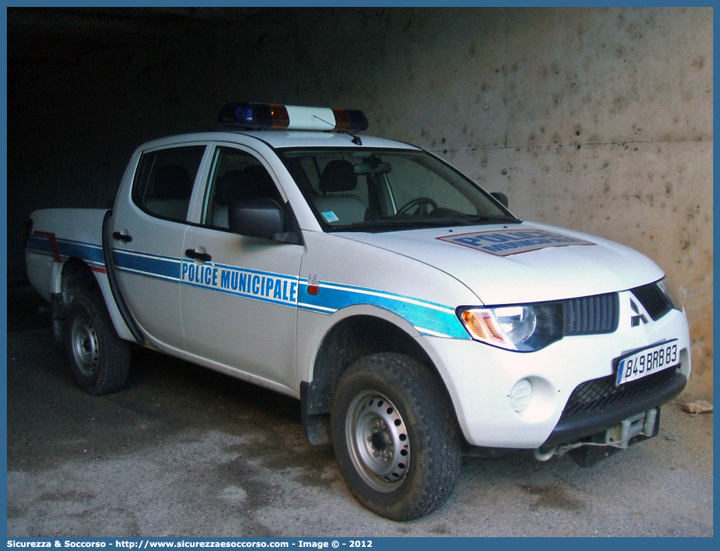 -
République Française
Police Municipale
Mitsubishi L200 
IV generation
Parole chiave: Repubblica;Francese;République;Française;Police;Municipale;Mitsubishi;L200