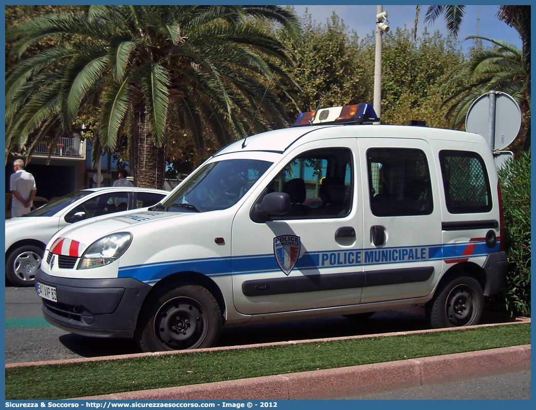 -
République Française
Police Municipale
Renault Kangoo II generation
Parole chiave: Repubblica;Francese;République;Française;Police;Municipale;Renault;Kangoo