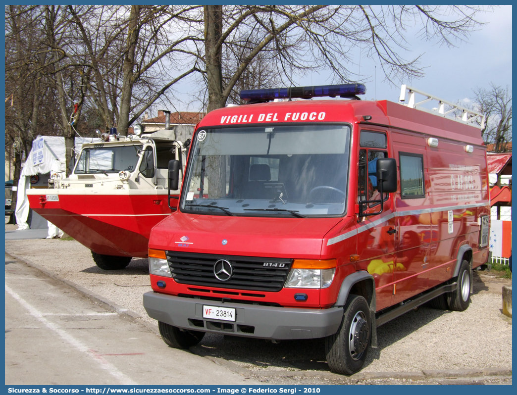 VF 23814
Corpo Nazionale Vigili del Fuoco
Mercedes Benz Vario 814D 
Allestitore BAI S.r.l.
Parole chiave: VVF;V.V.F.;Corpo;Nazionale;Vigili;del;Fuoco;AutoFurgone;Unità;Unita;Comando;Crisi;Locale;Logistico;Posto;Avanzato;AF/UCL;AF;UCL;Mercedes;Benz;Vario;814D;VF;Bai;Tecnica;23814