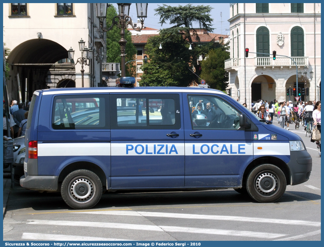 -
Polizia Locale
Comune di Padova
Volkswagen Transporter T5
Parole chiave: PL;PM;P.L.;P.M.;Polizia;Locale;Municipale;Padova;Volkswagen;Transporter;T5