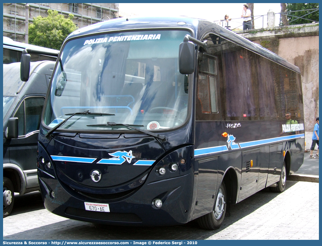 Polizia Penitenziaria 670AE
Polizia Penitenziaria
Iveco Irisbus Proxys
Parole chiave: PP;P.P.;Pol.Pen.;PolPen;AdiC;A.diC.;Agenti;di;Custodia;Polizia;Penitenziaria;Nucleo;Traduzioni;Piantonamenti;Iveco;Irisbus;Proxys