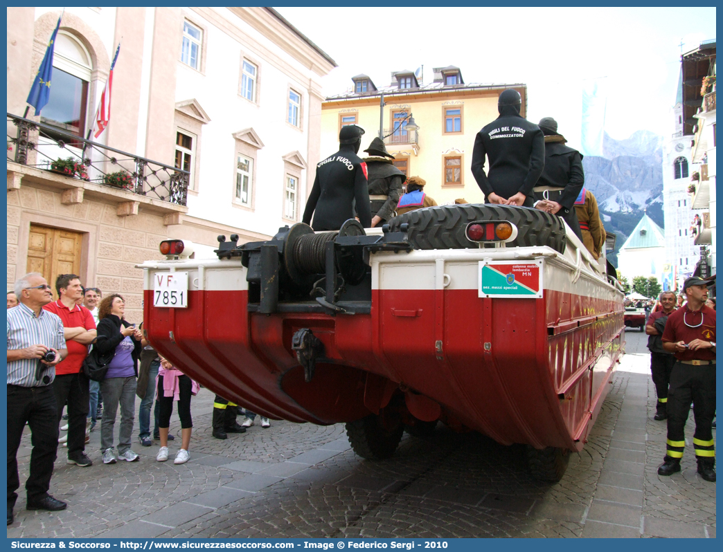 VF 7851
Corpo Nazionale Vigili del Fuoco
Veicoli per Interventi in Ambiente Ostile
GMC DUKW
Parole chiave: VF;V.F.;VVF;V.V.F.;Corpo;Nazionale;Vigili del Fuoco;Vigili;Fuoco;Ambiente;Ostile;GMC;DUKW;7851