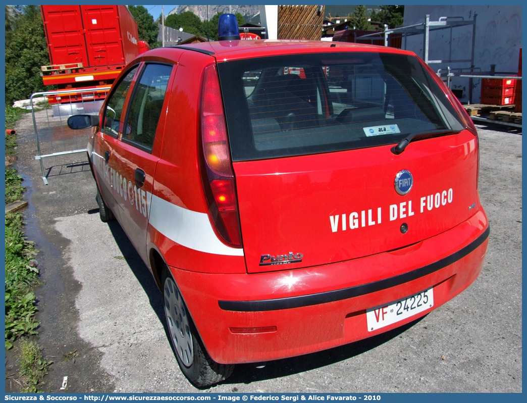 VF 24225
Corpo Nazionale Vigili del Fuoco
Fiat Punto Classic
Parole chiave: VVF;V.V.F.;Corpo;Nazionale;Vigili;del;Fuoco;Fiat;Punto