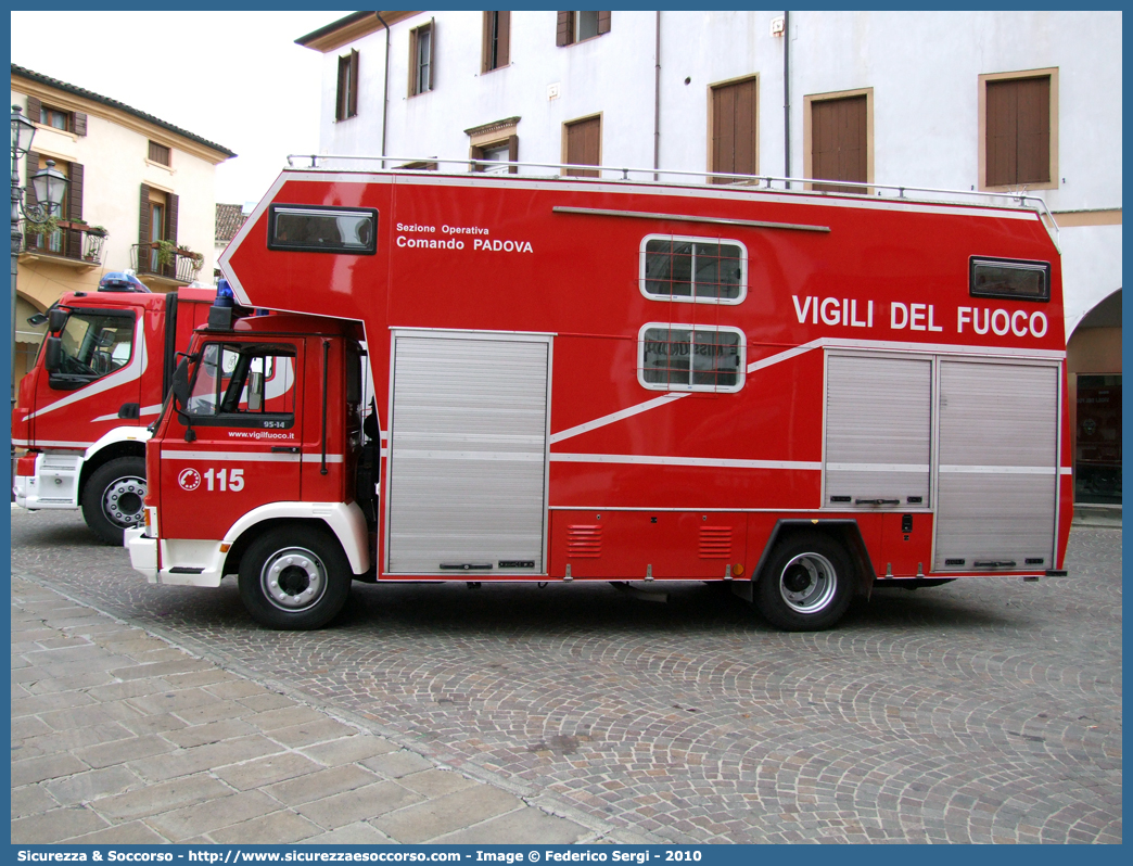 VF 15060
Corpo Nazionale Vigili del Fuoco
Iveco 95-14
Allestitore Baribbi S.p.A.
(variante)
Parole chiave: VVF;V.V.F.;Corpo;Nazionale;Vigili;del;Fuoco;Polilogistici;Polilogistico;Iveco;95-14;95;14;Baribbi