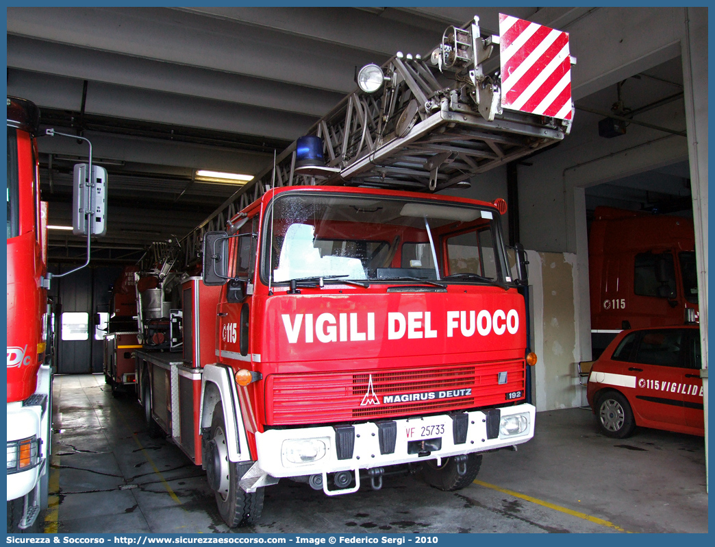 VF 25733
Corpo Nazionale Vigili del Fuoco
Iveco 192D13F
Allestitore Magirus Deutz
Ricondizionata Fortini S.r.l.
Parole chiave: VVF;V.V.F.;Corpo;Nazionale;Vigili;del;Fuoco;AutoScala;AS;Iveco;192D13F;Magirus;Deutz;Fortini