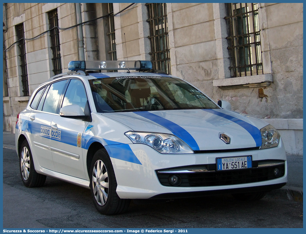 Polizia Locale YA551AE
Polizia Locale
Comune di Trieste
Renault Laguna SporTour
Allestitore Focaccia Group S.r.l.
Parole chiave: Polizia;Municipale;Locale;Trieste;Renault;Laguna;SporTour;YA551AE;Focaccia