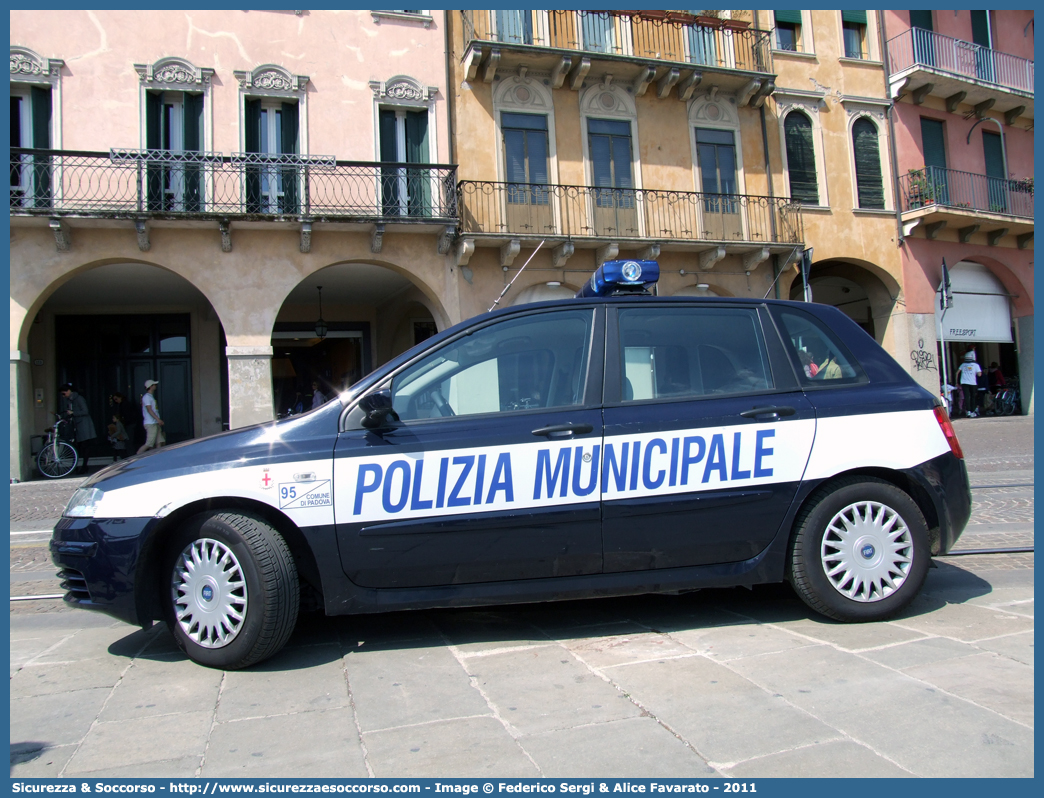 -
Polizia Municipale
Comune di Padova
Fiat Stilo
Parole chiave: PL;P.L.;Polizia;Locale;Municipale;Padova;Fiat;Stilo