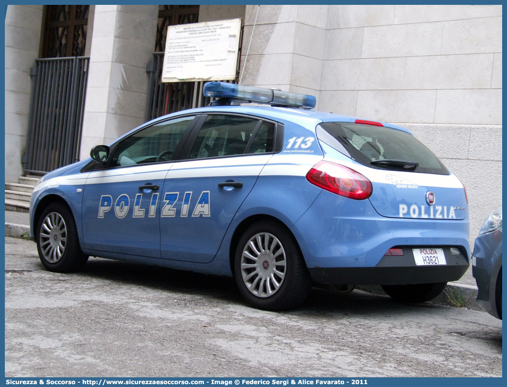 Polizia H3621
Polizia di Stato
Squadra Volante
Fiat Nuova Bravo
(I fornitura)
Parole chiave: PS;P.S.;Polizia;Polizia di Stato;Squadra;Volante;Fiat;Nuova;Bravo;H3621