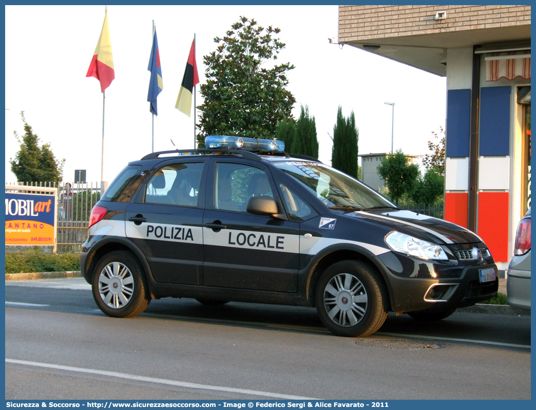 Polizia Locale YA016AG
Polizia Locale
Comune di Padova
Fiat Sedici II serie
Allestitore Focaccia Group S.r.l.
Parole chiave: Polizia;Locale;Municipale;Padova;Fiat;Sedici;YA016AG;YA 016 AG;Focaccia