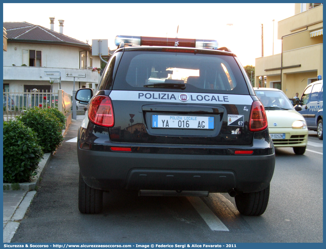 Polizia Locale YA016AG
Polizia Locale
Comune di Padova
Fiat Sedici II serie
Allestitore Focaccia Group S.r.l.
Parole chiave: Polizia;Locale;Municipale;Padova;Fiat;Sedici;YA016AG;YA 016 AG;Focaccia