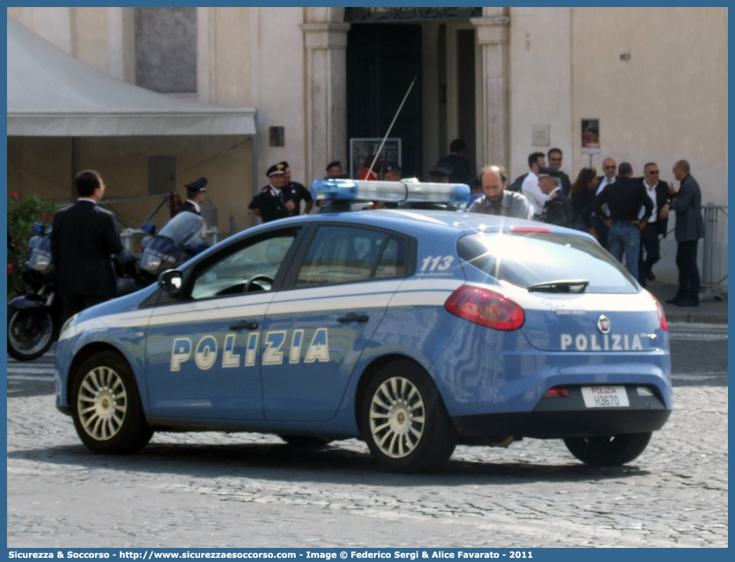 Polizia H3670
Polizia di Stato
Squadra Volante
Fiat Nuova Bravo
(I fornitura)
Parole chiave: PS;P.S.;Polizia;Polizia di Stato;Squadra;Volante;Fiat;Nuova;Bravo;H3670