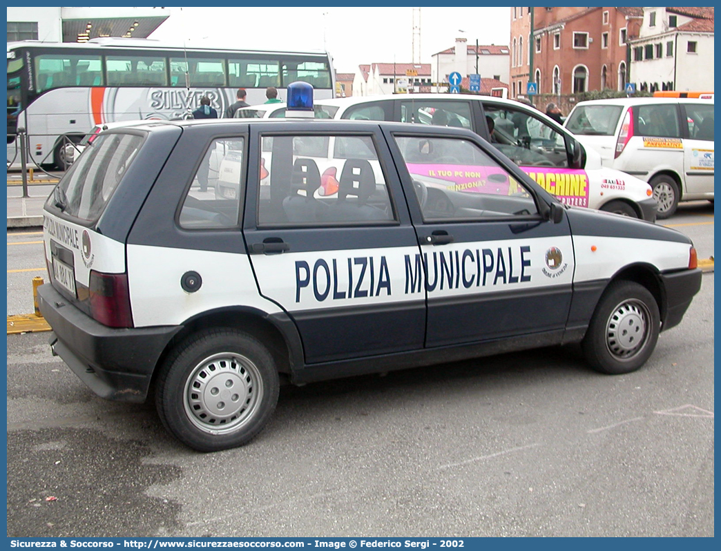 -
Polizia Municipale
Comune di Venezia
Fiat Punto II serie
Parole chiave: Polizia;Locale;Municipale;Venezia;Fiat;Punto;II serie