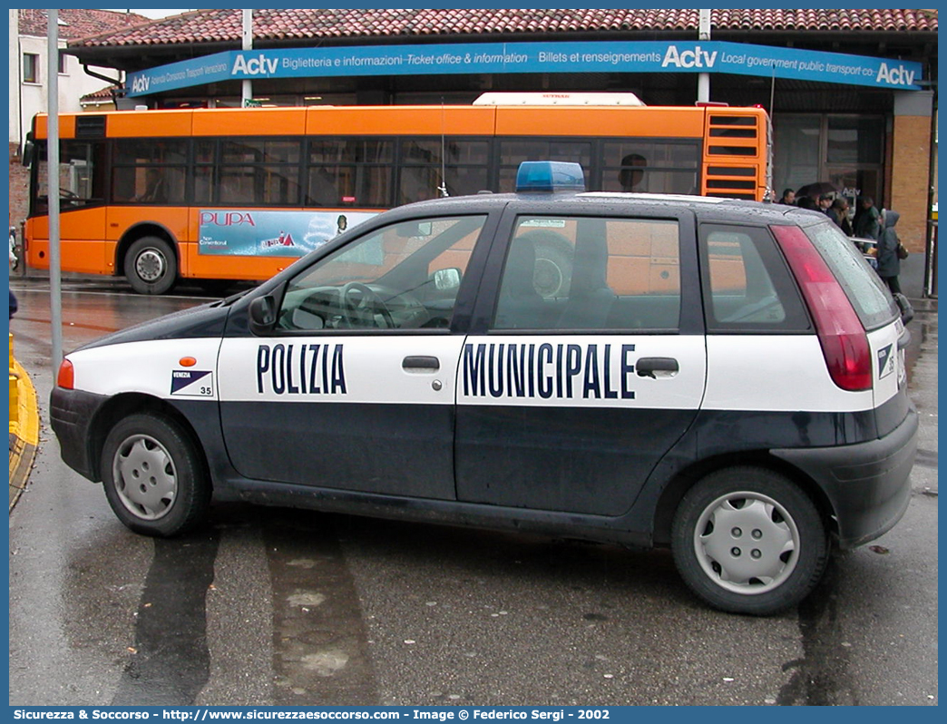 -
Polizia Municipale
Comune di Venezia
Fiat Punto I serie
Parole chiave: Polizia;Locale;Municipale;Venezia;Fiat;Punto;I serie