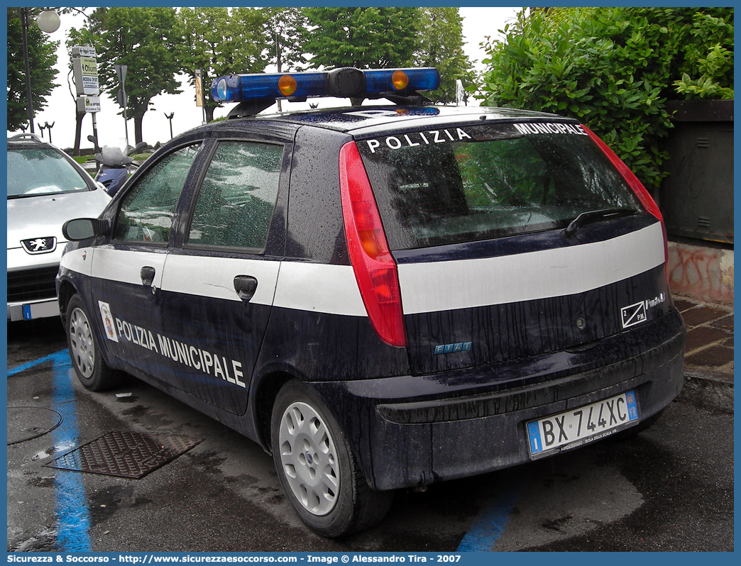 -
Polizia Municipale
Comune di Isola della Scala
Fiat Punto II serie
Parole chiave: PL;P.L.;PM;P.M.;Polizia;Locale;Municipale;Isola della Scala;Fiat;Punto