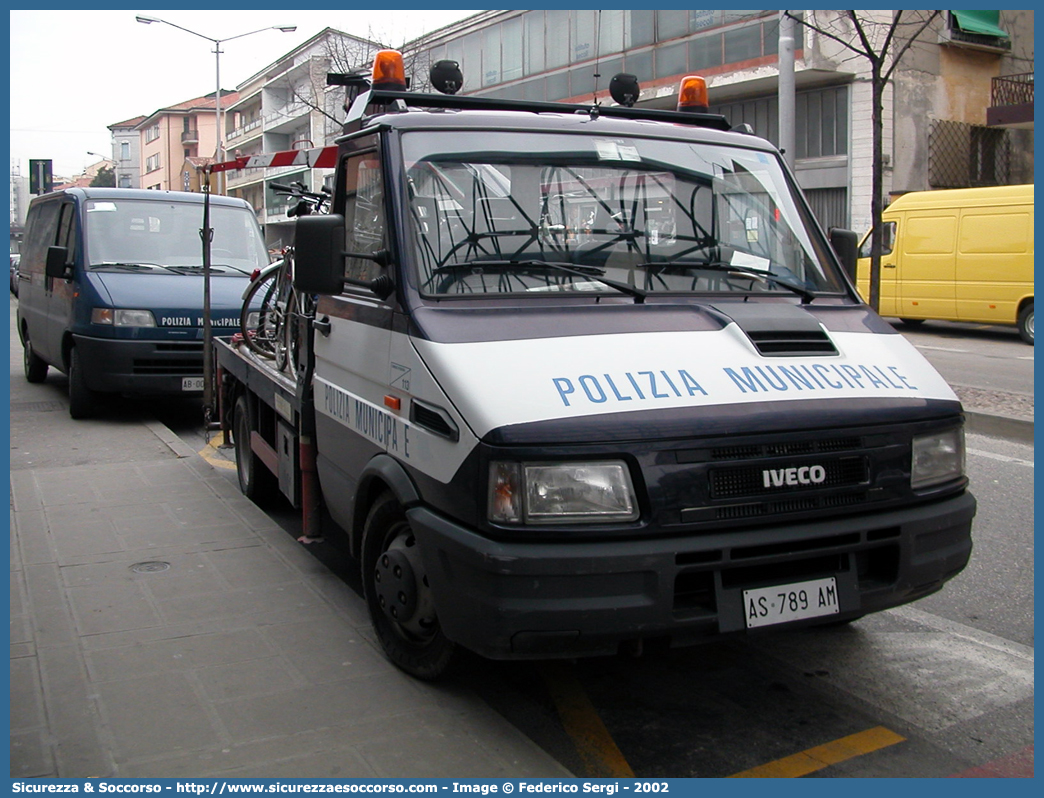 -
Polizia Municipale
Comune di Padova
Iveco Daily II serie
Parole chiave: Polizia;Locale;Municipale;Padova;Iveco;Daily