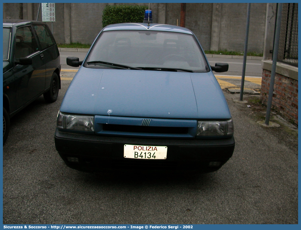 Polizia B4134
Polizia di Stato
Squadra Volante
Fiat Tipo II serie
Parole chiave: B4134;Polizia di Stato;Squadra Volante;Fiat Tipo II serie