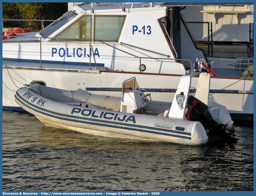 RH 9 RK
Republika Hrvatska
Policija
Maestral H150F
Parole chiave: Repubblica;Croazia;Republika;Hrvatska;Policija;Maestral;H150F