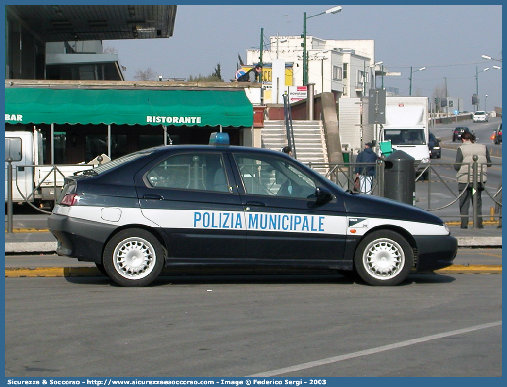 -
Polizia Municipale
Comune di Venezia
Alfa Romeo 146
Parole chiave: PL;P.L.;PM;P.M.;Polizia;Locale;Municipale;Venezia;Alfa Romeo;146