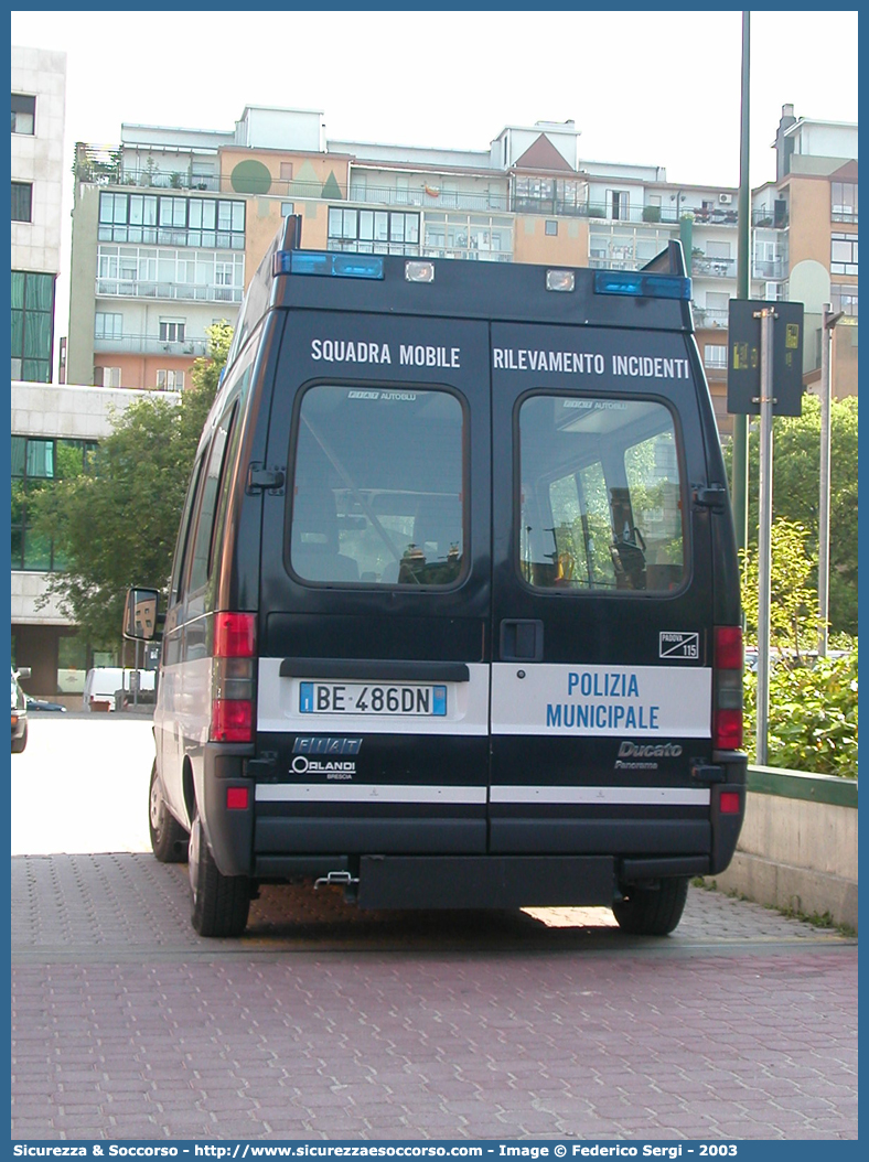 -
Polizia Municipale
Comune di Padova
Fiat Ducato II serie
Allestitore Orlandi S.r.l.
Parole chiave: Polizia;Locale;Municipale;Padova;Fiat;Ducato;Orlandi