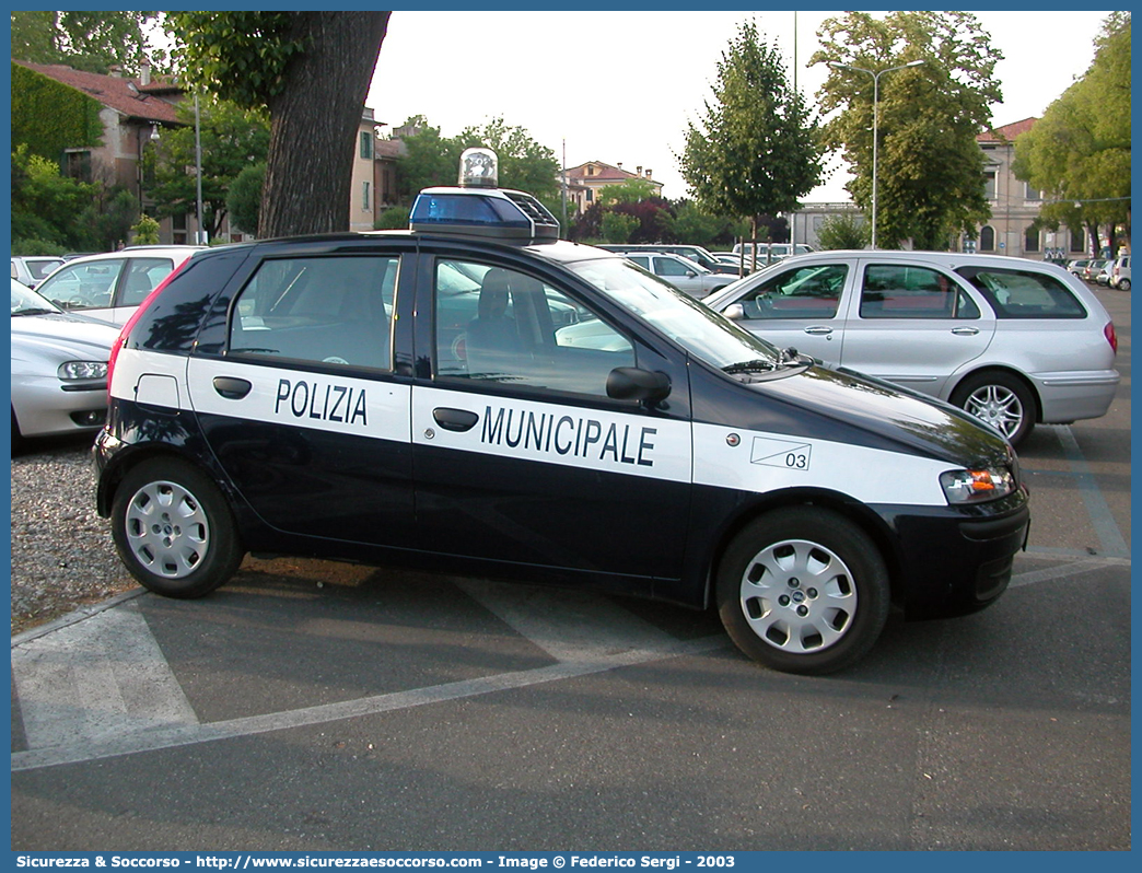 -
Polizia Municipale
Comune di Portogruaro
Fiat Punto II serie
Parole chiave: PL;PM;P.L.;P.M.;Polizia;Locale;Municipale;Portogruaro;Fiat;Punto;II serie