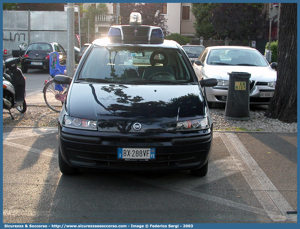 -
Polizia Municipale
Comune di Portogruaro
Fiat Punto II serie
Parole chiave: PL;PM;P.L.;P.M.;Polizia;Locale;Municipale;Portogruaro;Fiat;Punto;II serie