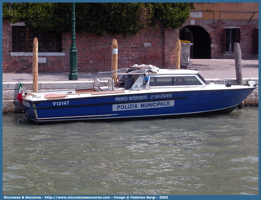 B3
Polizia Municipale
Comune di Venezia
Parole chiave: PL;P.L.;PM;P.M.;Polizia;Locale;Municipale;Venezia;Imbarcazione