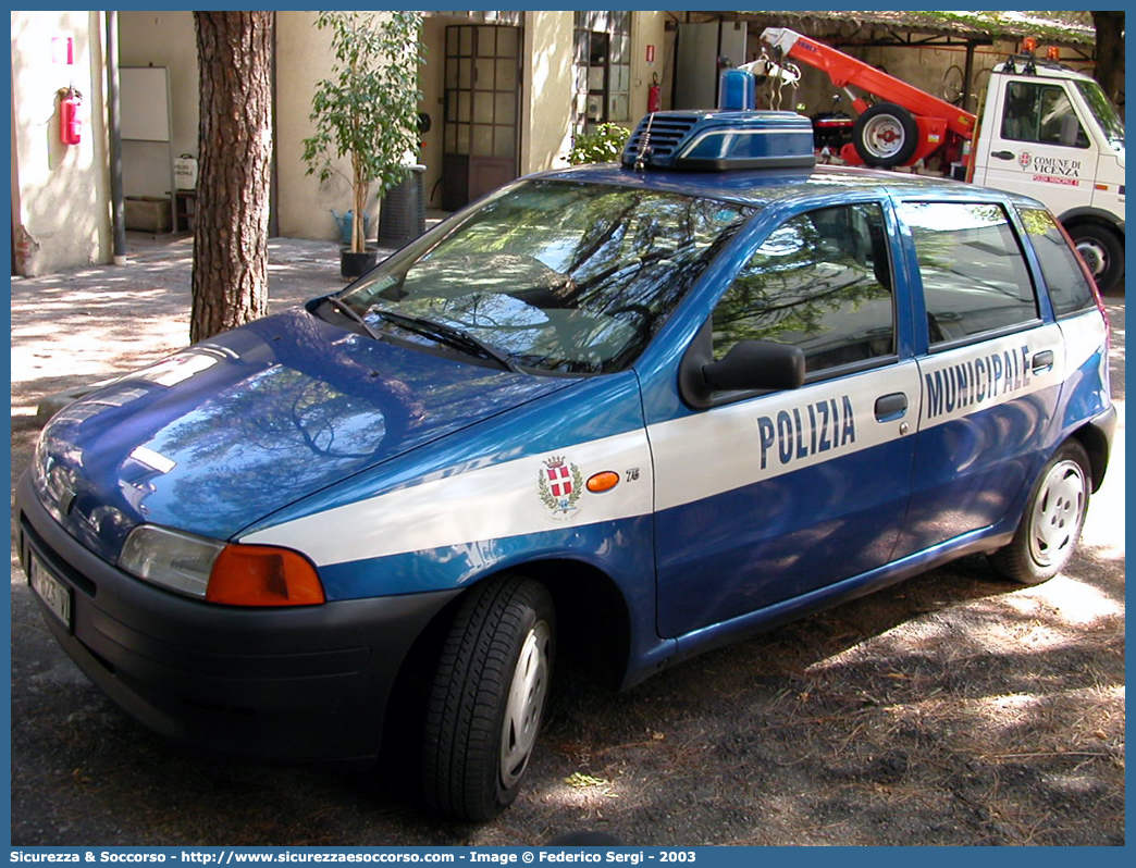 -
Polizia Municipale
Comune di Vicenza
Fiat Punto I serie
Parole chiave: Polizia;Locale;Municipale;Vicenza;Fiat;Punto