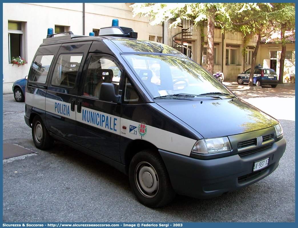 -
Polizia Municipale
Comune di Vicenza
Fiat Scudo I serie
Parole chiave: Polizia;Locale;Municipale;Vicenza;Fiat;Scudo