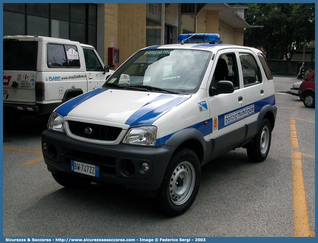 -
Polizia Municipale
Comune di Trieste
Daihatsu Terios I serie
Parole chiave: PL;PM;P.L.;P.M.;Polizia;Locale;Municipale;Trieste;Daihatsu;Terios