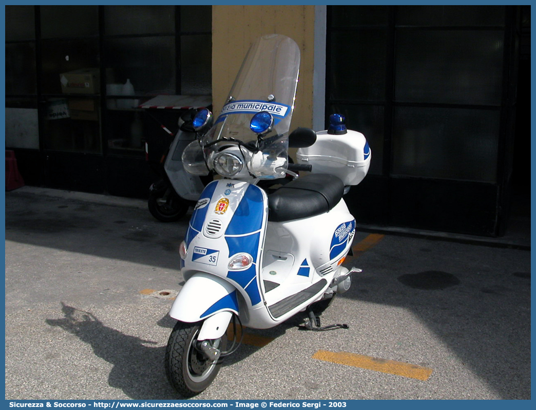 -
Polizia Municipale
Comune di Trieste
Piaggio Vespa
Parole chiave: Polizia;Municipale;Locale;Trieste;Piaggio;Vespa