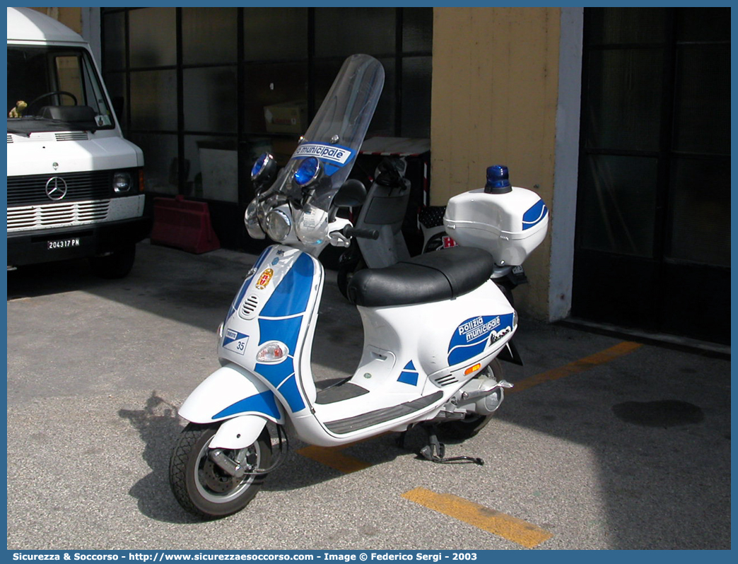 -
Polizia Municipale
Comune di Trieste
Piaggio Vespa
Parole chiave: Polizia;Municipale;Locale;Trieste;Piaggio;Vespa