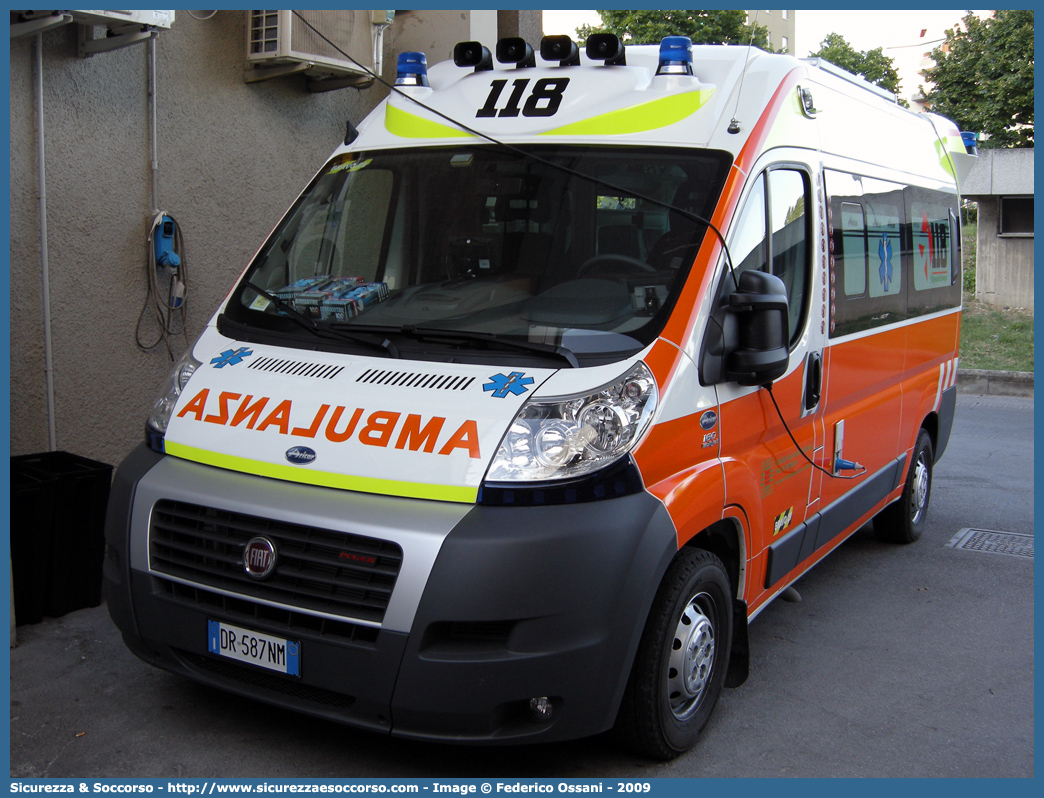 BRAVO 29
118 Romagna Soccorso
Ambito Territoriale di Rimini
Fiat Ducato III serie
Allestitore Aricar S.p.A.
Parole chiave: 118;Romagna;Soccorso;Rimini;Ambulanza;Fiat;Ducato;Aricar