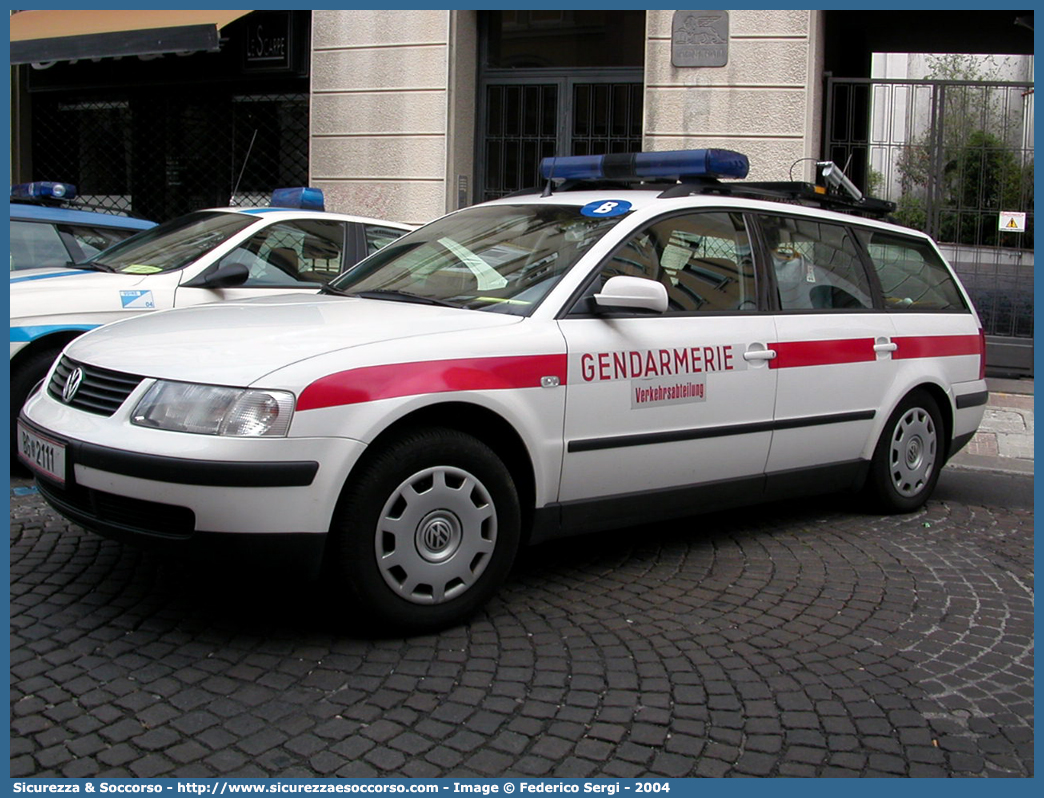 BG 2111
Republik Österreich
Gendarmerie
Volkswagen Passat Variant V generation
Verkehrsabteilung
Parole chiave: Republik;Österreich;Gendarmerie;Volkswagen;Passat;Variant;Verkehrsabteilung