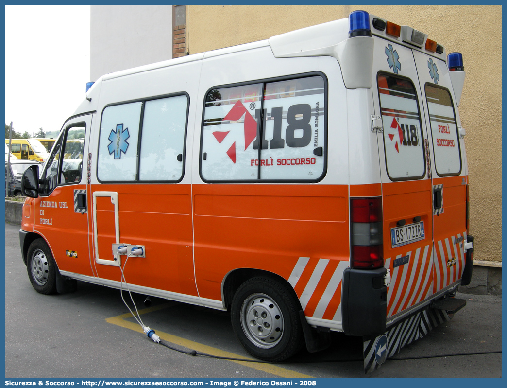 FO 03
118 Romagna Soccorso
Ambito Territoriale di Forlì
Fiat Ducato II serie
Allestitore MAF S.n.c.
(variante)
Parole chiave: 118;Romagna;Soccorso;Forlì;Forli;Ambulanza;Autoambulanza;Fiat;Ducato;MAF