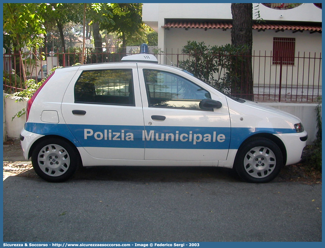 -
Polizia Municipale
Comune di Aversa
Fiat Punto II serie
Parole chiave: Polizia;Locale;Municipale;Aversa;Fiat;Punto