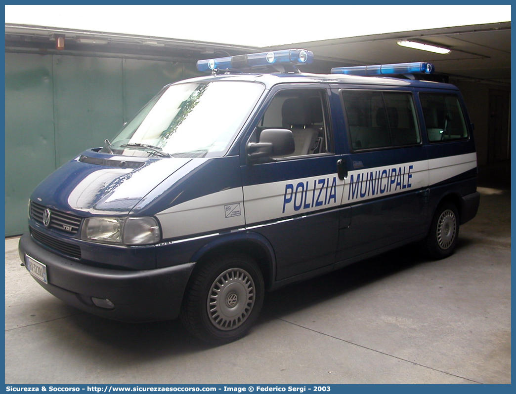 -
Polizia Municipale
Comune di Padova
Volkswagen Transporter T4 restyling
Parole chiave: Polizia;Locale;Municipale;Padova;Volkswagen;Transporter;T4