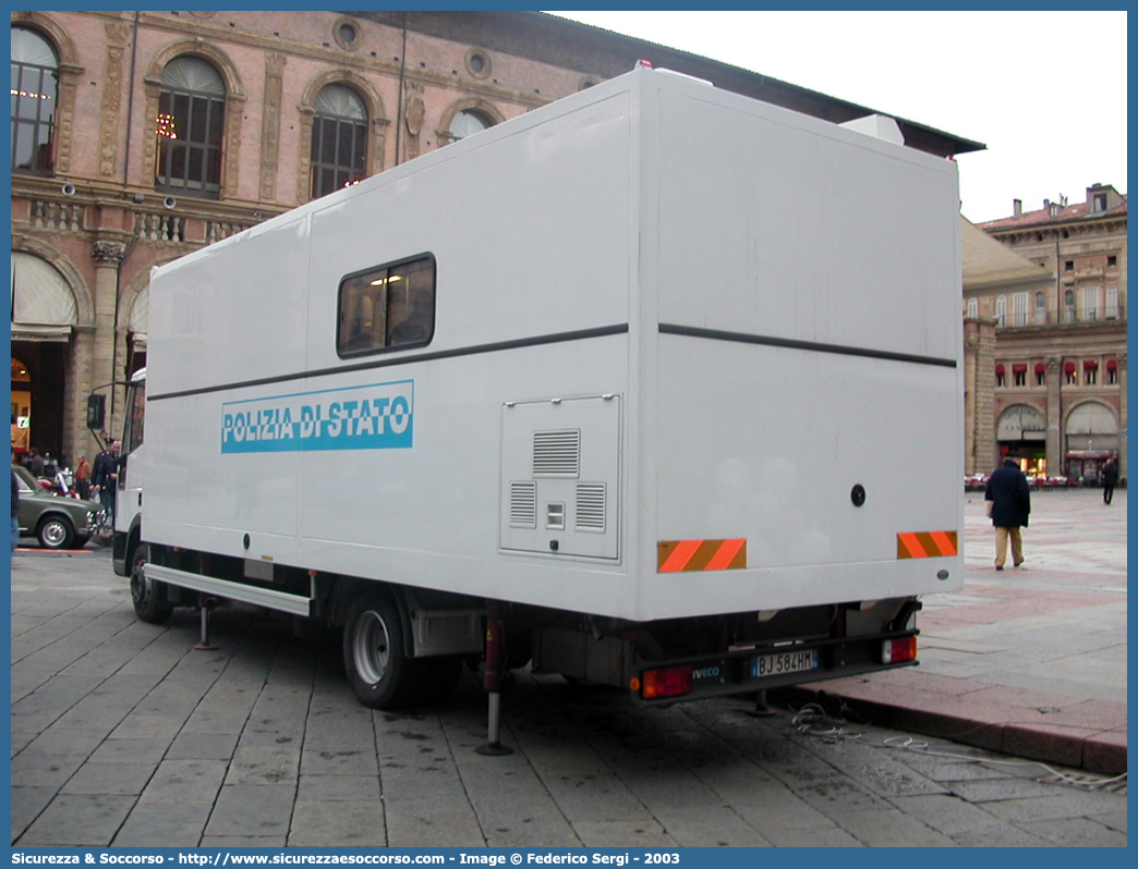 -
Polizia di Stato
Polizia Scientifica
Iveco EuroCargo 100E21 I serie
Parole chiave: PS;P.S.;Polizia;di;Stato;Scientifica;Iveco;EuroCargo;100E21