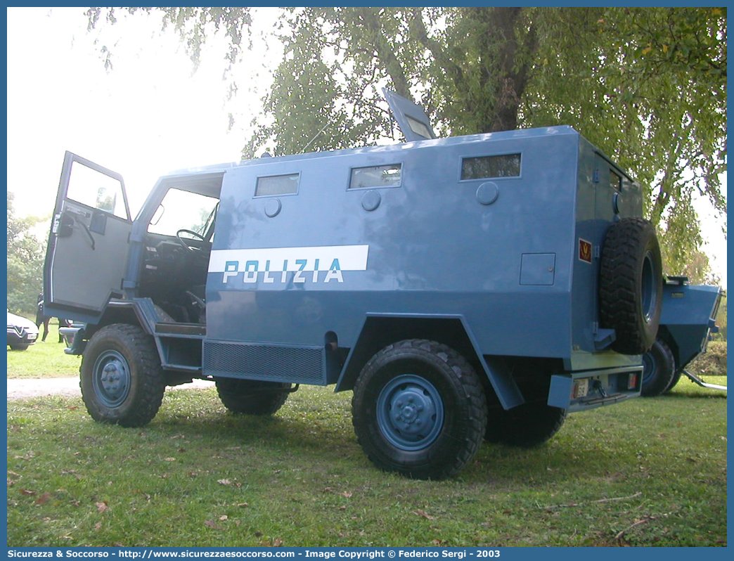 Polizia 69319
Polizia di Stato
Reparto Mobile
Iveco VM90 Blindato
Parole chiave: 69319;Polizia di Stato;Reparto Mobile;Ordine Pubblico;Iveco VM90 Blindato