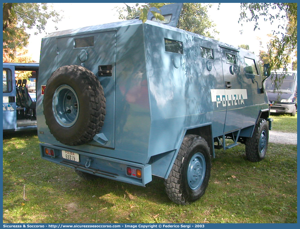 Polizia 69319
Polizia di Stato
Reparto Mobile
Iveco VM90 Blindato
Parole chiave: 69319;Polizia di Stato;Reparto Mobile;Ordine Pubblico;Iveco VM90 Blindato