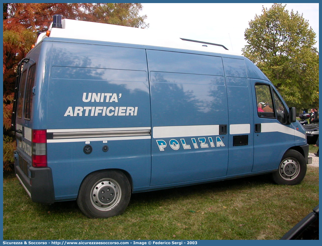 Polizia B5777
Polizia di Stato
Artificieri Antisabotaggio
Fiat Ducato II serie
Parole chiave: B5777;PS;P.S.;Polizia;Stato;Polizia di Stato;Artificieri;Antisabotaggio;Fiat;Ducato