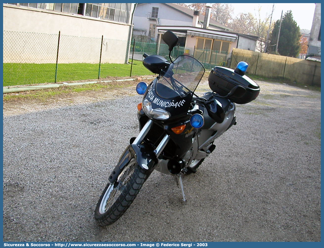 -
Polizia Municipale
Consorzio Padova Ovest
Aprilia Pegaso II serie
Parole chiave: Polizia;Locale;Municipale;Padova Ovest;Cervarese Santa Croce;Mestrino;Rubano;Selvazzano Dentro;Veggiano;Aprilia;Pegaso