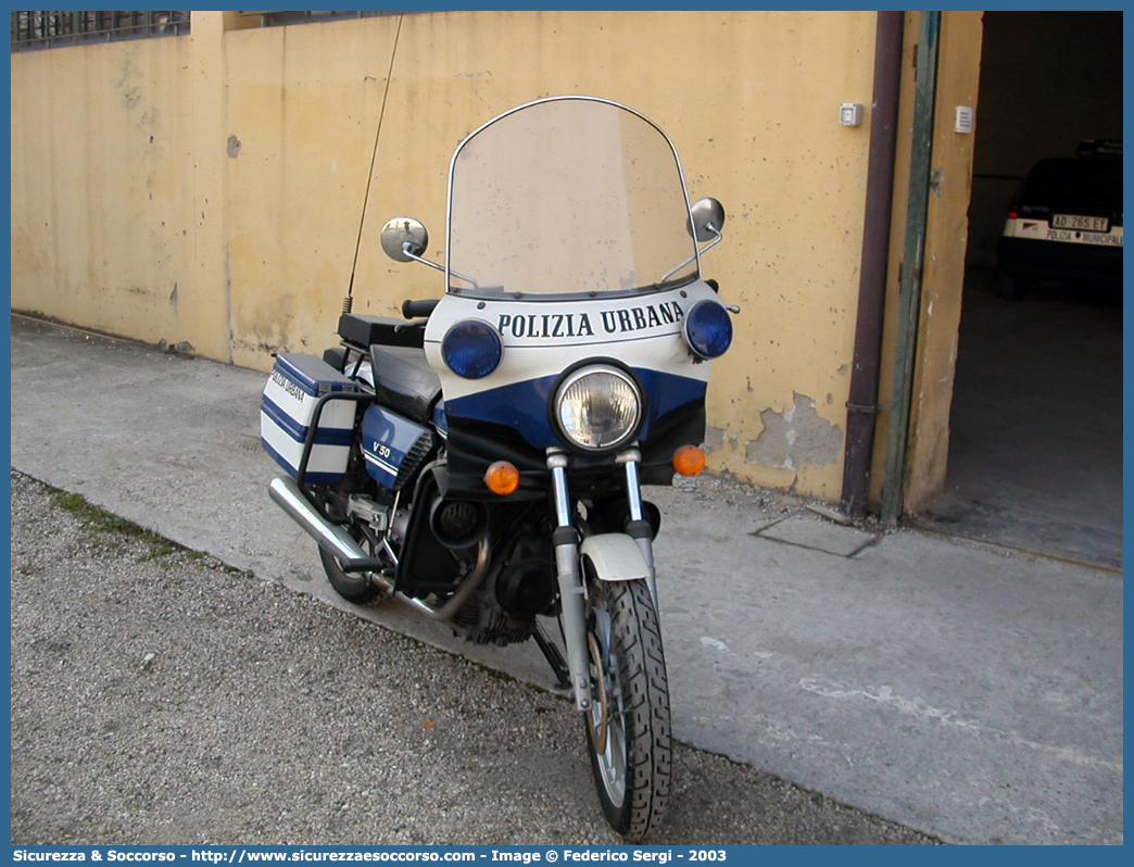 -
Polizia Urbana
Consorzio Padova Ovest
Moto Guzzi V50
Parole chiave: Polizia;Locale;Municipale;Urbana;Padova Ovest;Cervarese Santa Croce;Mestrino;Rubano;Selvazzano Dentro;Veggiano;Moto Guzzi;V50