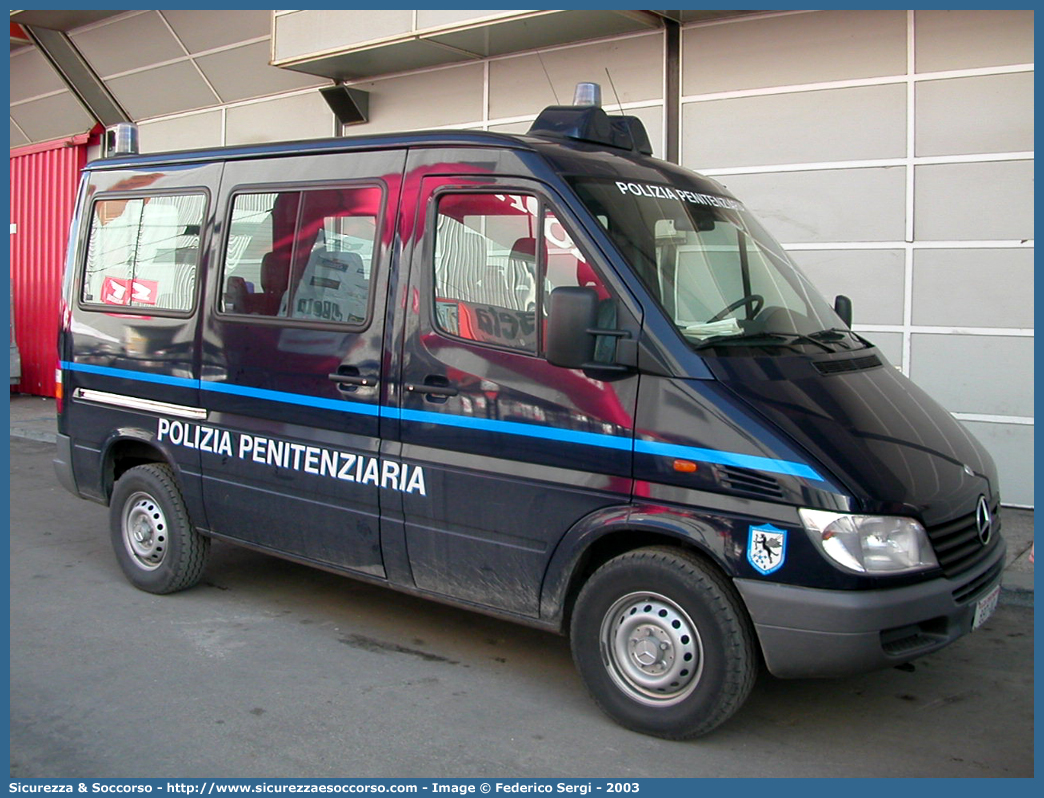 Polizia Penitenziaria 897AC
Polizia Penitenziaria
Mercedes Benz Sprinter 316 I serie restyling
Parole chiave: PP;P.P.;Pol.Pen.;PolPen;AdiC;A.diC.;Agenti;di;Custodia;Polizia;Penitenziaria;Nucleo;Traduzioni;Piantonamenti;Mercedes;Benz;Sprinter