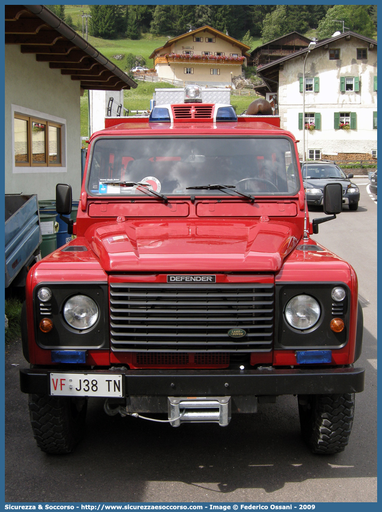 VF J38TN
Corpo Volontario Vigili del Fuoco Mazzin di Fassa
Land Rover Defender 130
Parole chiave: VF;V.F.;Vigili del Fuoco;Vigili;Fuoco;Volontari;Mazzin di Fassa;Land Rover;Defender 130;J38TN