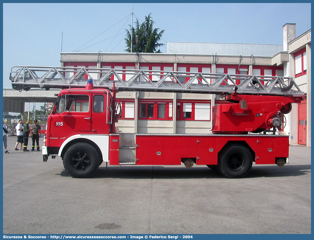 VF 9119
Corpo Nazionale Vigili del Fuoco
Fiat 643N
Allestitore Magirus Macchi
Parole chiave: VVF;V.V.F.;Corpo;Nazionale;Vigili;del;Fuoco;AutoScala;AS;Fiat;643N;Macchi;Magirus