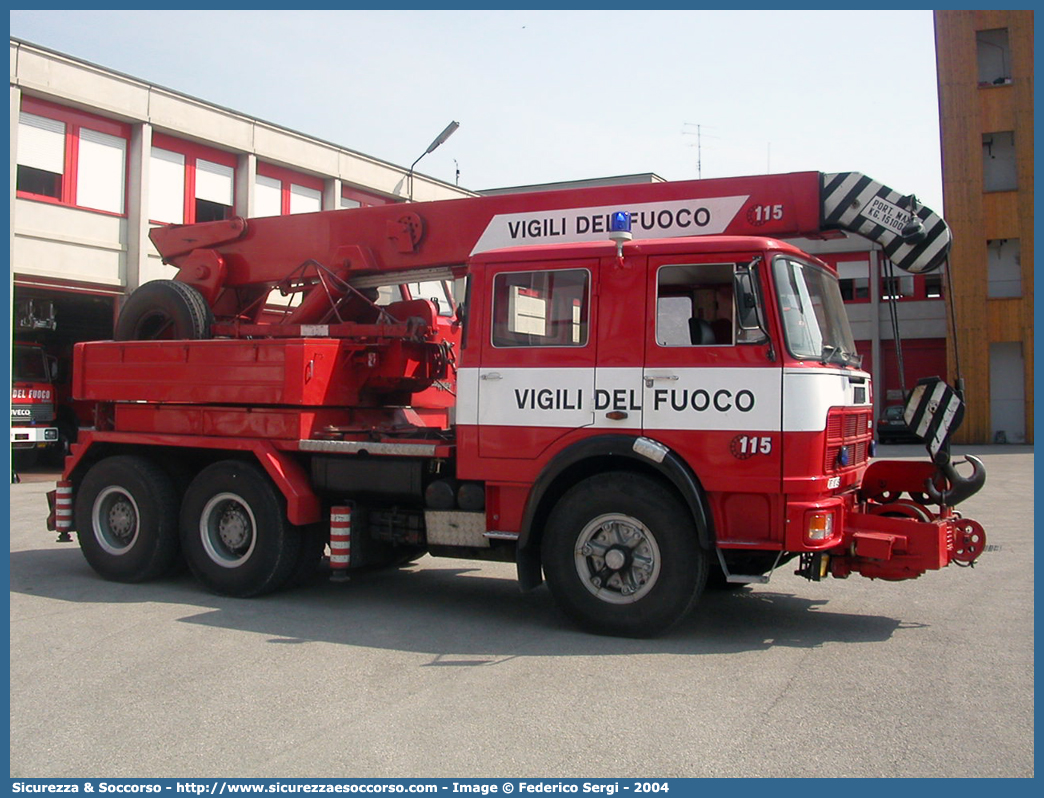 VF 10746
Corpo Nazionale Vigili del Fuoco
Fiat 697NP Cristanini
Parole chiave: VVF;V.V.F.;Corpo;Nazionale;Vigili;del;Fuoco;Fiat;697NP;697 NP;697;NP;Cristanini