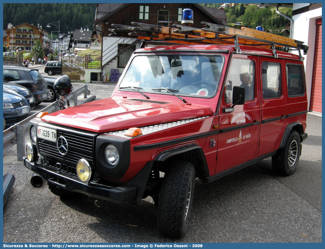 VF G39TN
Corpo Vigili del Fuoco Volontari Campitello di Fassa
Mercedes Benz Classe G Wagon I serie
Parole chiave: VF;V.F.;Vigili del Fuoco;Vigili;Fuoco;Volontari;Campitello di Fassa;Mercedes Benz;Classe G Wagon I serie;G39TN